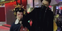打工妹和不倒翁小姐姐,两代女性的奋斗与梦想